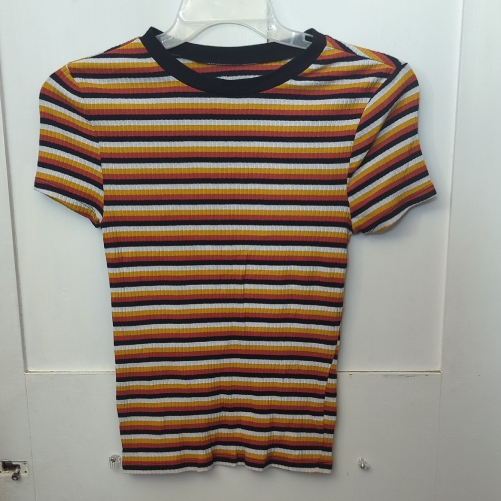 No Boundaries short sleeve tee. Like new.